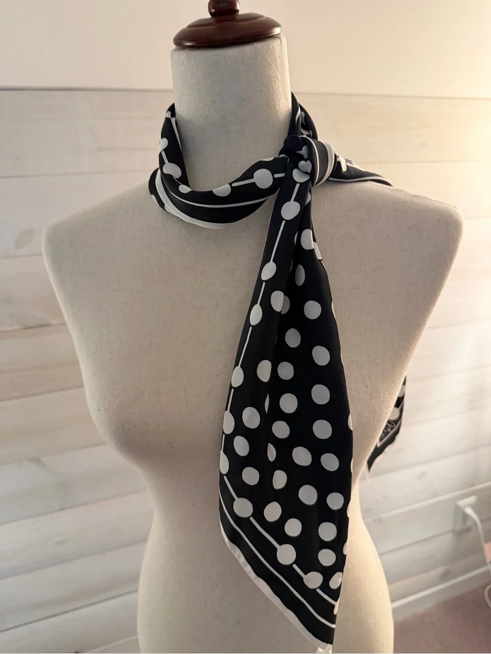 Black & White Polka Dot Neck Scarf - Women's Retro fashion